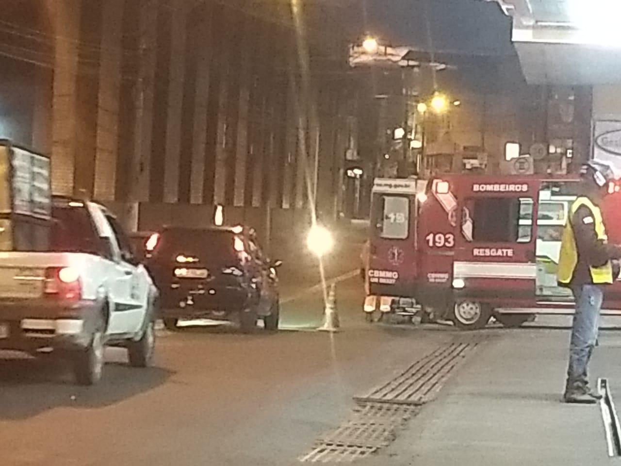 Mulher é atropelada no pontilhão em Barbacena