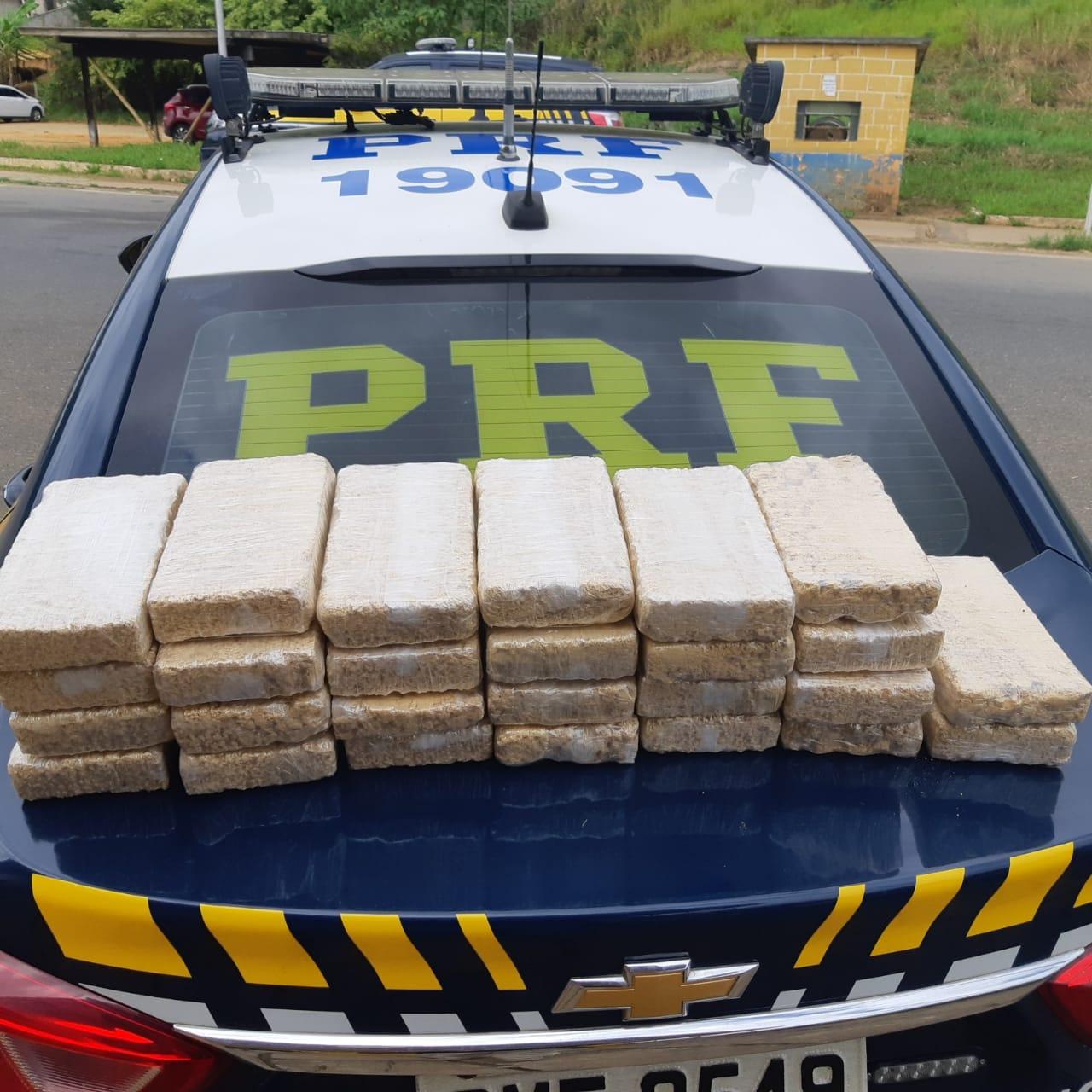 PRF apreende 26 Kg de crack escondidos em automóvel