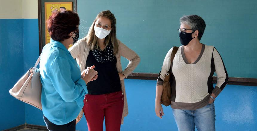 Secretária de Educação visita escolas municipais