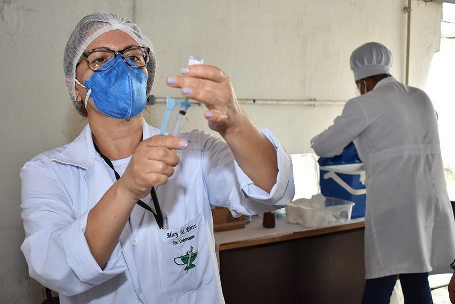 Vacinação dos trabalhadores da saúde começa nesta quarta (5)