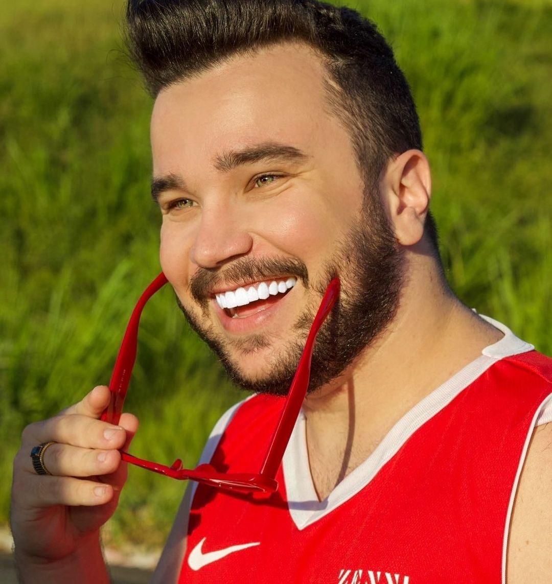 Brenno Faustino celebra publicidade junto a TV Alterosa e Senac