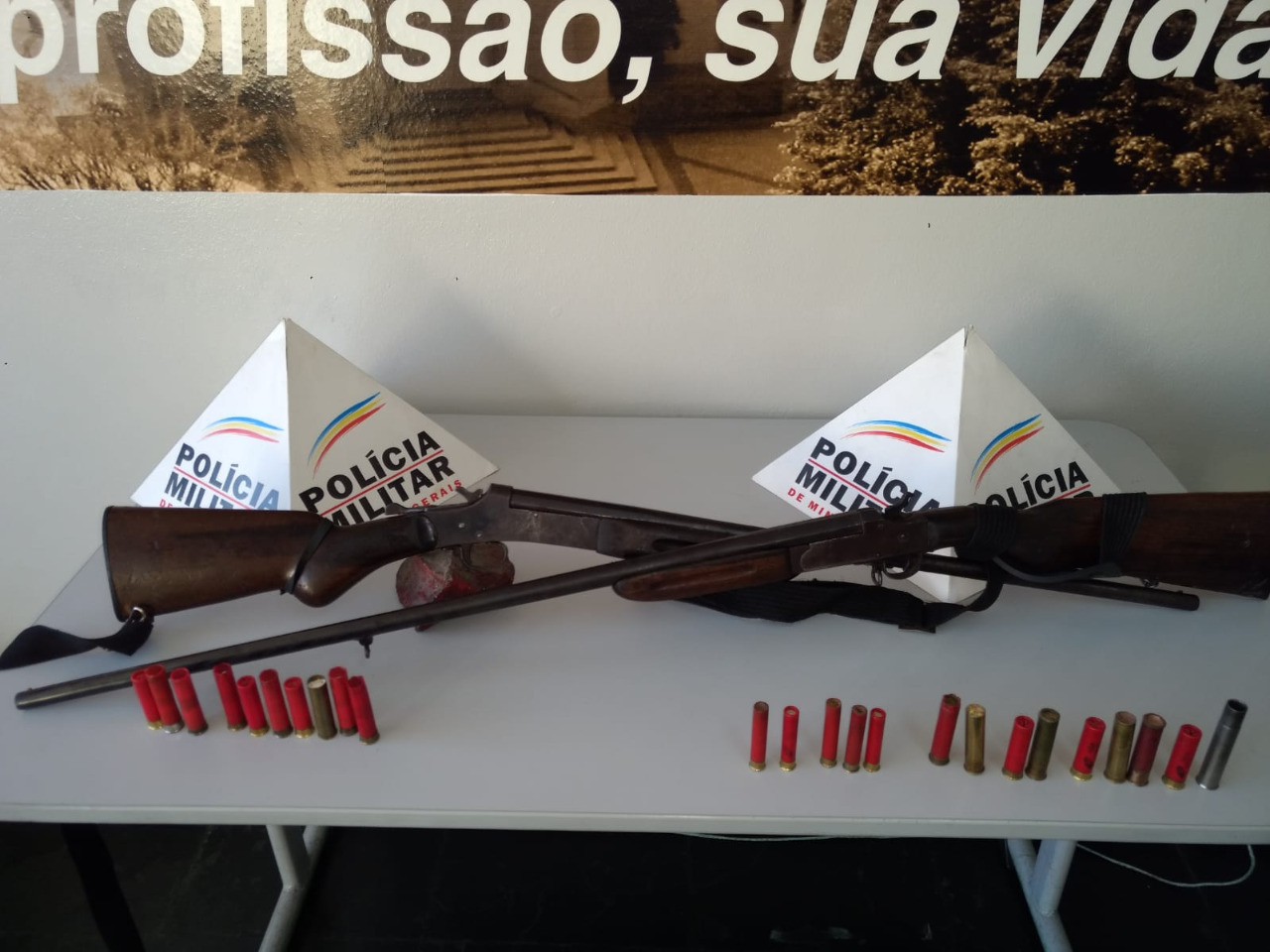 Dois idosos são presos com posse ilegal de arma de fogo na zona rural de Mercês