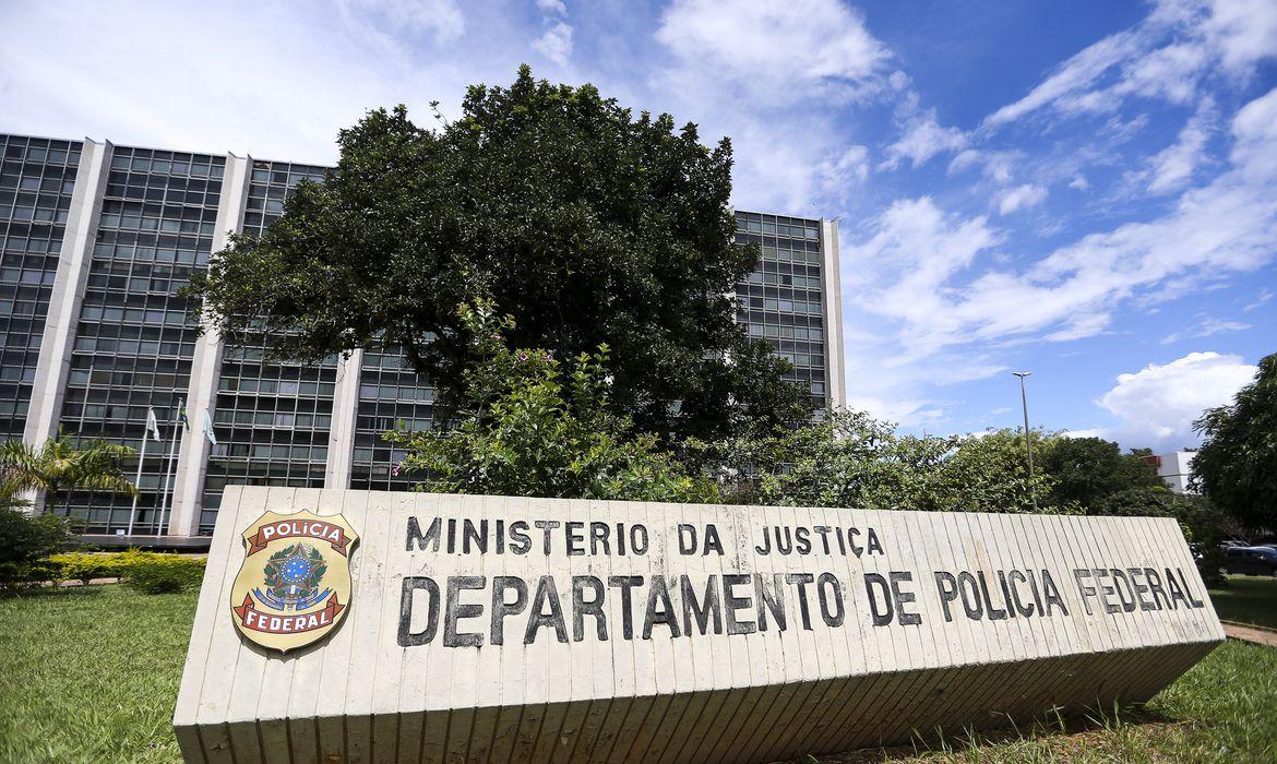 Operação Le Mans: PF investiga contrabando de brasileiros ao exterior