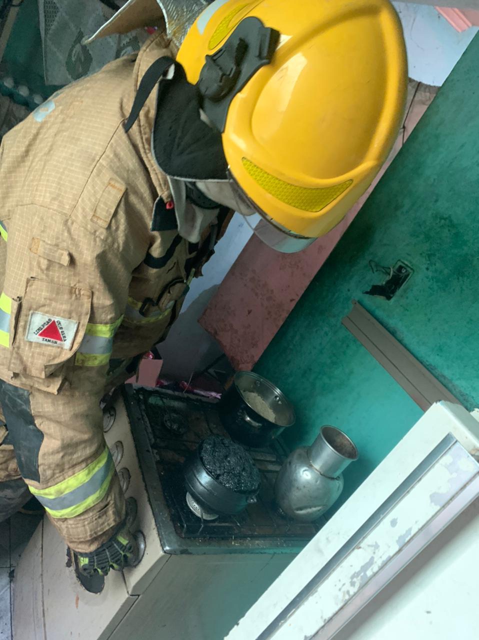 Panela esquecida no fogão aceso causa princípio de incêndio em Conselheiro Lafaiete