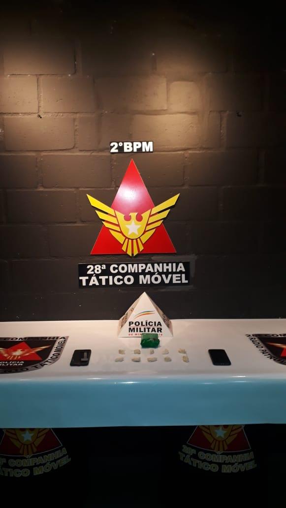 Polícia Militar prende casal por tráfico de drogas na região central