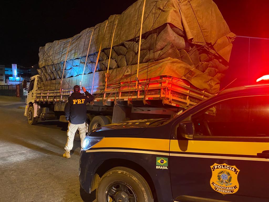 PRF apreende veículo e prende condutor por prática de Crime Ambiental