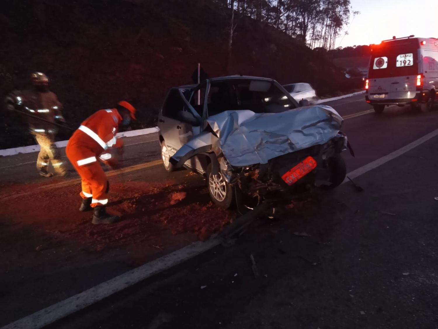 Acidente entre dois veículos deixa vítimas feridas no Santa Lúcia