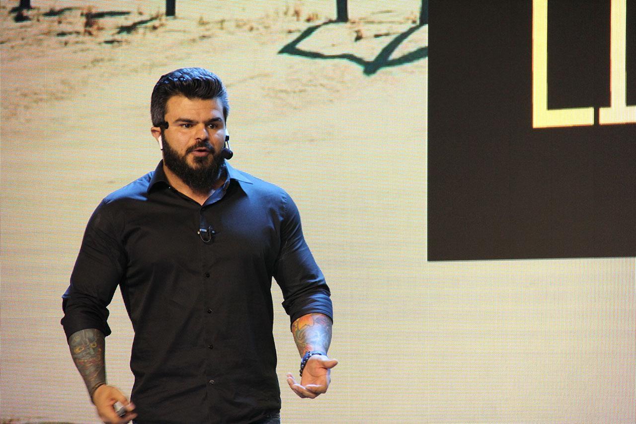 Adaptação é a chave para superar as crises, explica treinador comportamental e influencer digital Marcelo Bianchini