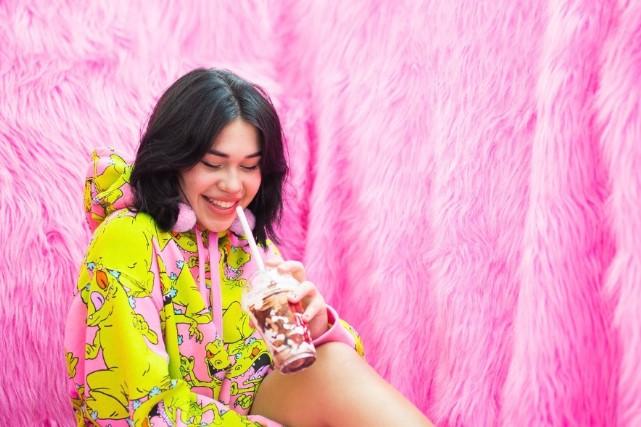 Nica Reina assina com a Aloha Influencer
