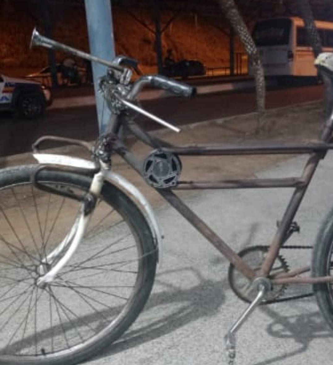 PM apreende bicicleta com arma artesanal acoplada em apartamento no bairro Parque das Águas