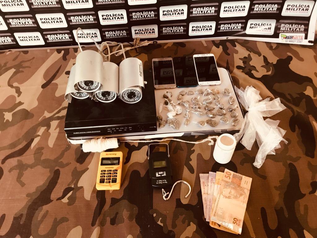 Polícia Militar prende autores e materiais relacionados ao tráfico de drogas no Parque das Torres