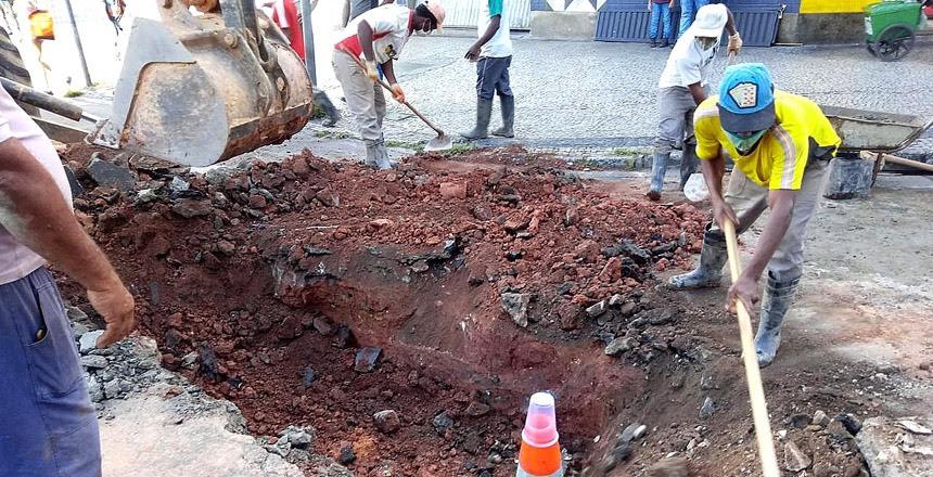 Secretaria de Obras atua em 110 intervenções nesta segunda, 12