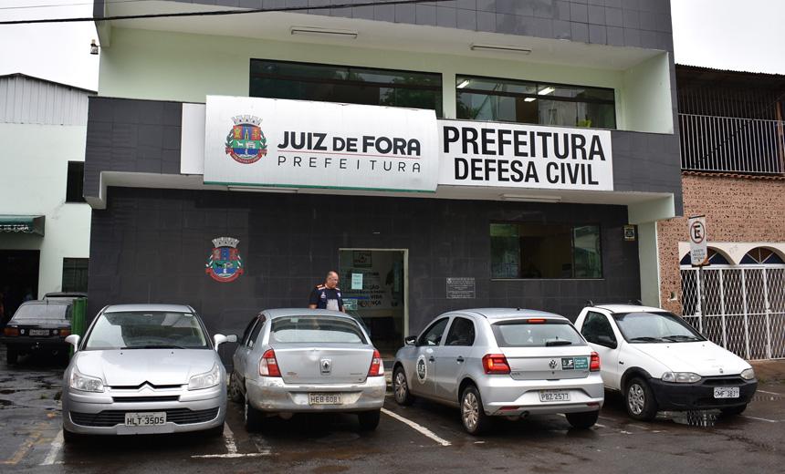 15 imóveis são interditados em Santa Luzia por excesso de entulhos irregulares