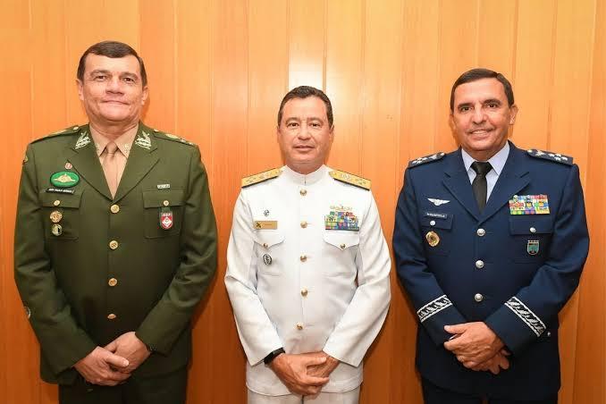 Após Bolsonaro, comandante da Marinha repete: “Se quer paz, prepare a guerra”