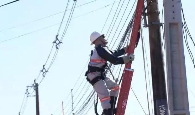 Cliente consegue anular conta de luz de R$ 727 e ganha indenização de R$ 4 mil