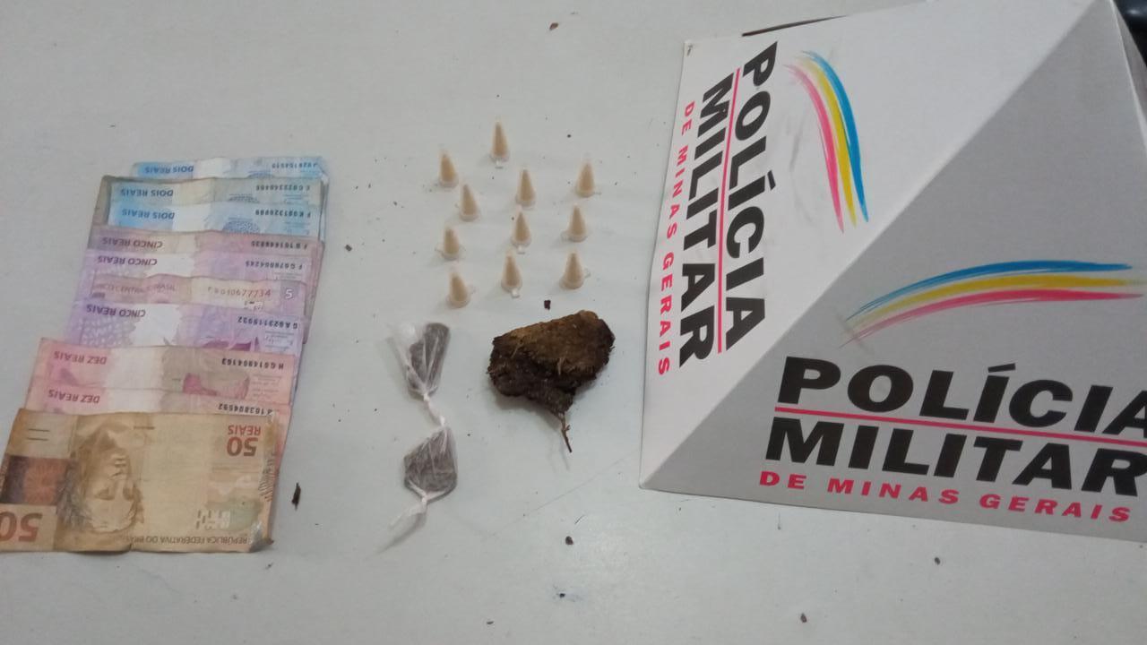 Dois jovens de 18 anos são presos por tráfico de drogas depois de denúncia em Visconde do Rio Branco