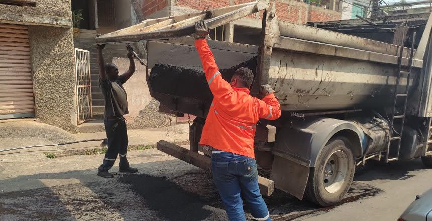 Empav realiza serviços de recomposição asfáltica no Santa Cecília