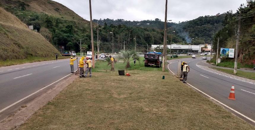 Empav realiza serviços de zeladoria na Praça do bairro Benfica