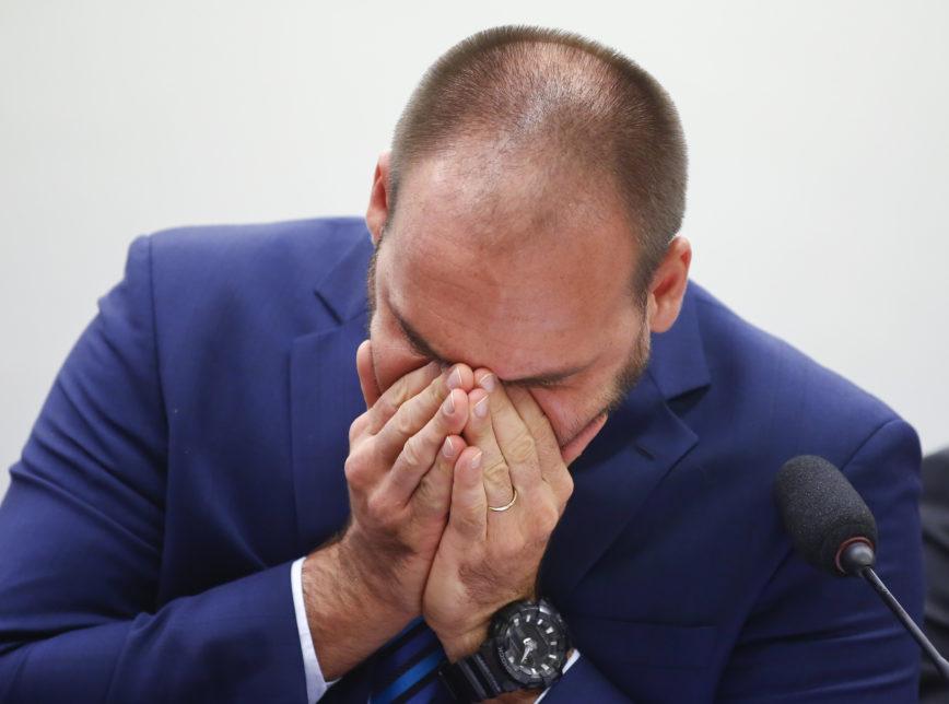 Integrante da comitiva presidencial em NY, Eduardo Bolsonaro diz que contraiu Covid