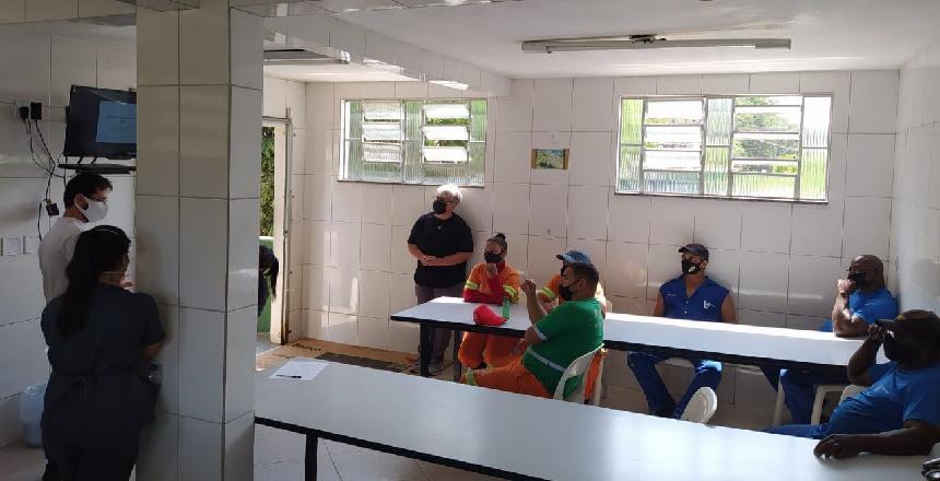 Profissionais do Canil Municipal passam por treinamento até quinta, 30