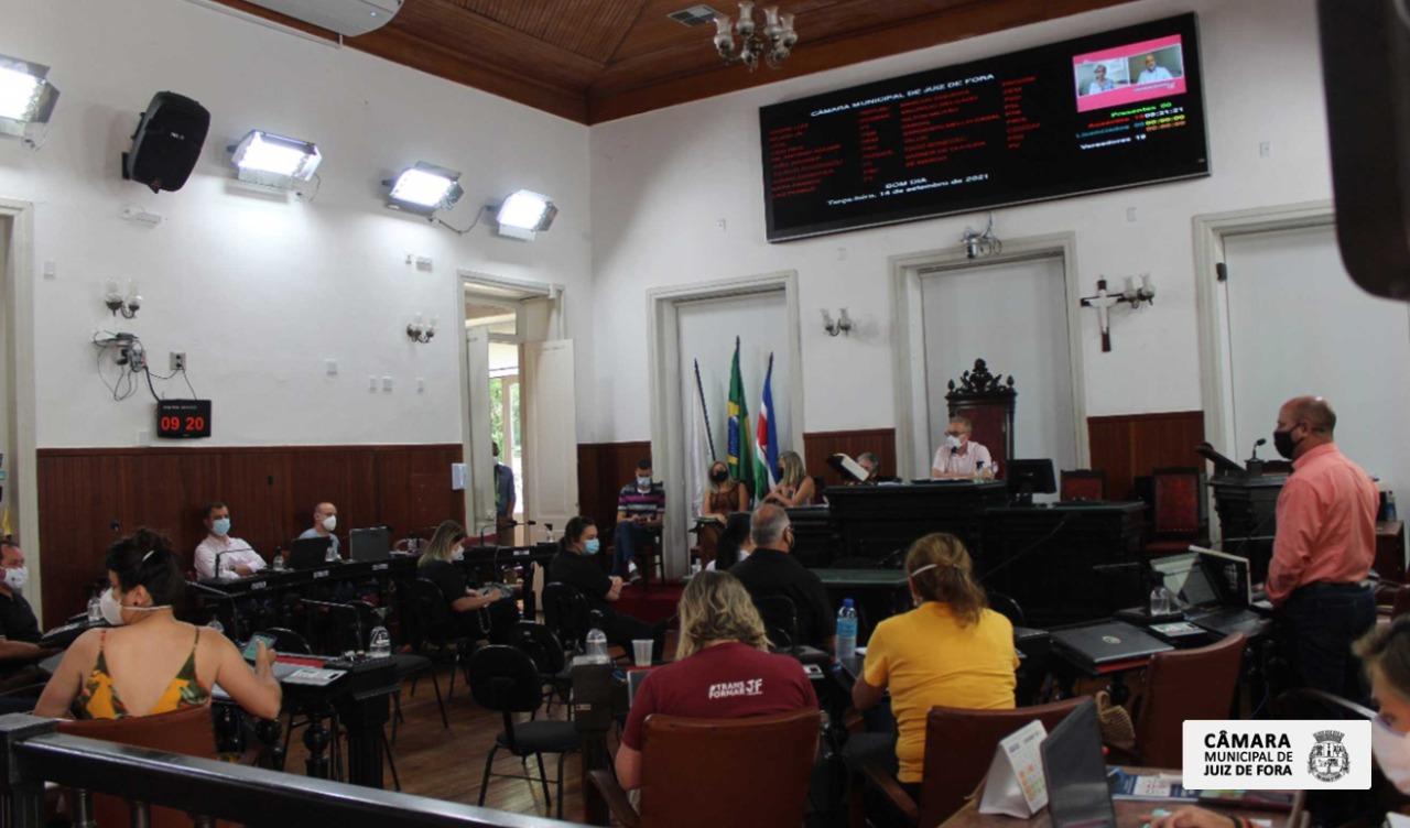 Protocolos para retorno das aulas presenciais são debatidos em reunião da Comissão de Educação