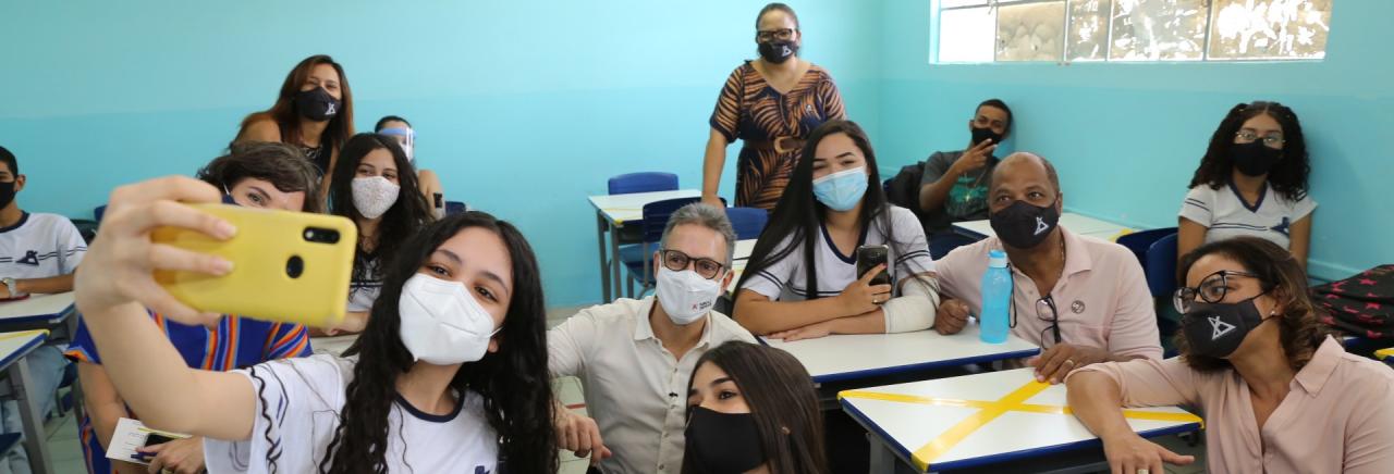 Romeu Zema anuncia investimento de R$ 800 milhões em carteiras escolares, mobiliários e equipamentos para escolas estaduais