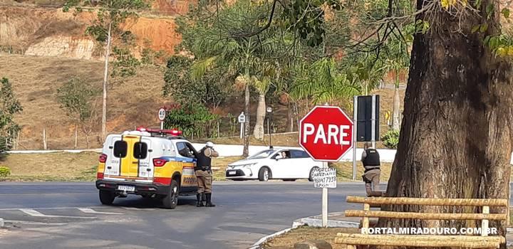 Três Jovens foram presos pela Polícia Militar no trevo de Miradouro com Vieiras