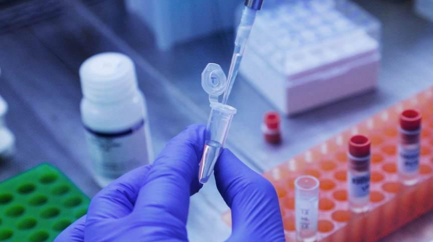 Variante identificada na Colômbia pode ser mais resistente às vacinas, diz OMS