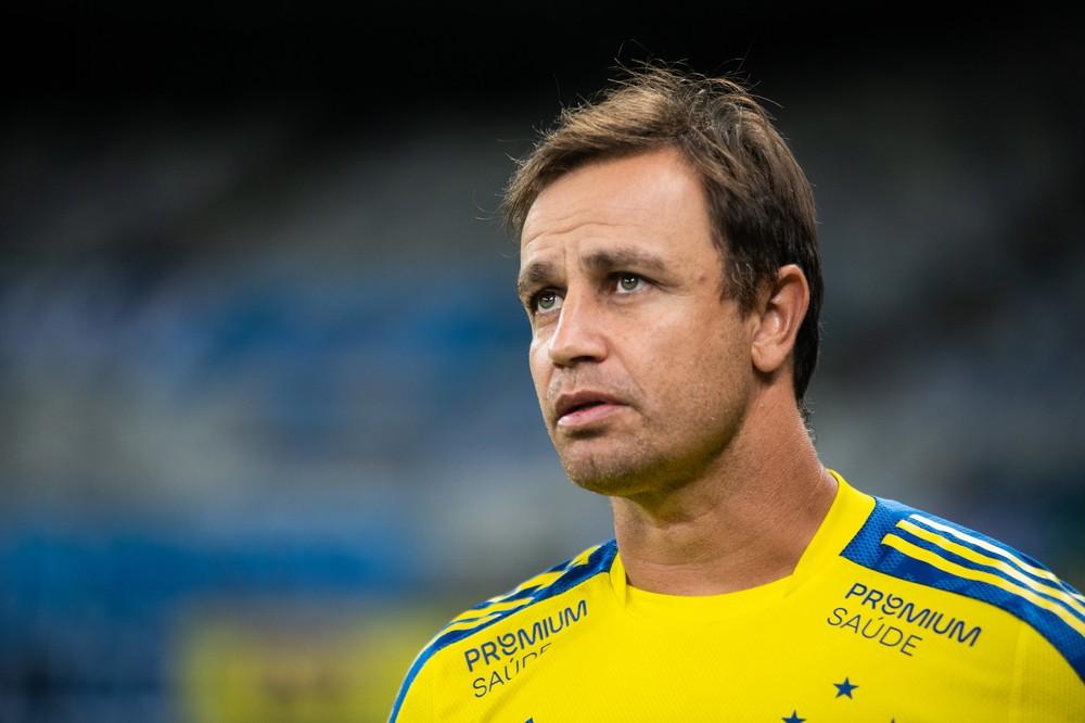 Felipe Conceição vai à Justiça e cobra quase R$ 1,3 milhão do Cruzeiro