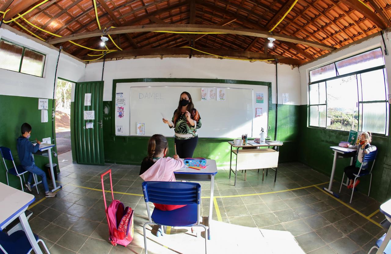 Governador Romeu Zema anuncia incorporação de abono para os servidores da Educação Básica