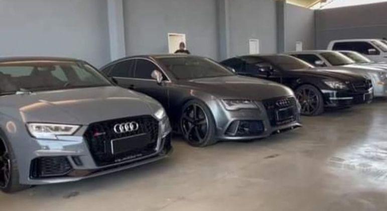 Carrões de luxo encontrados durante a operação da PF DIVULGAÇÃO/PF