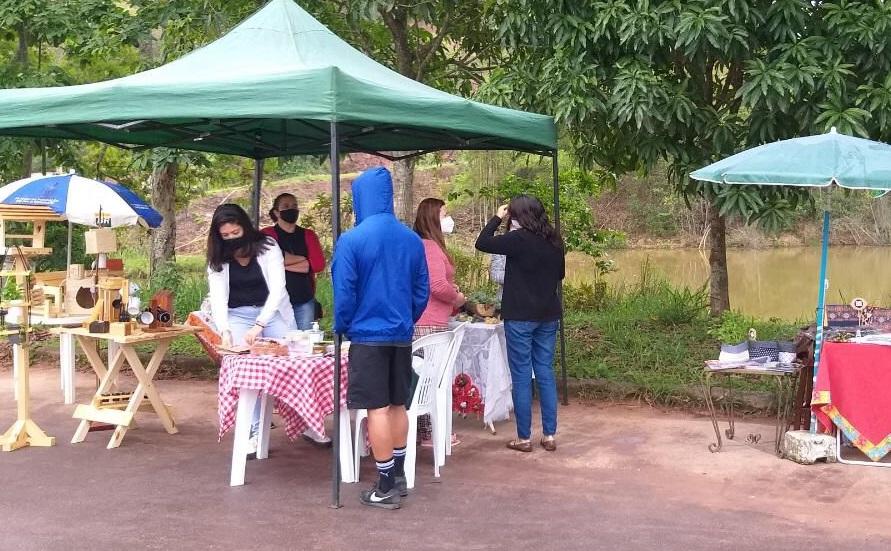 Moradores do Bairro Pitangueiras em Matias Barbosa organizam feirinha com produtos artesanais