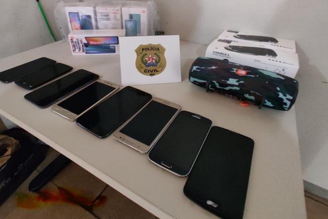 PCMG cumpre mandados de busca e apreensão em lojas de celulares na área central de Juiz de Fora