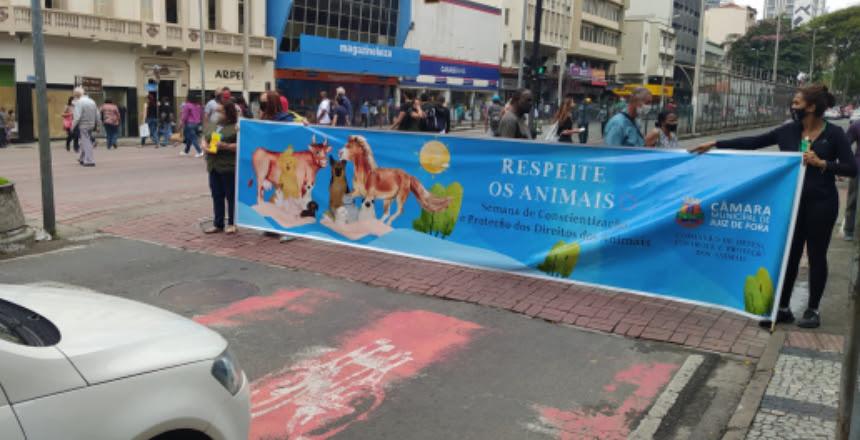 PJF e Câmara promovem blitz educativa na Semana de Conscientização e Proteção dos Animais
