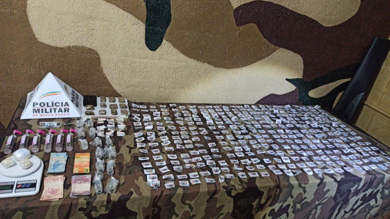 Polícia Militar apreende drogas e prende envolvidos em tráfico no bairro Santa Tereza