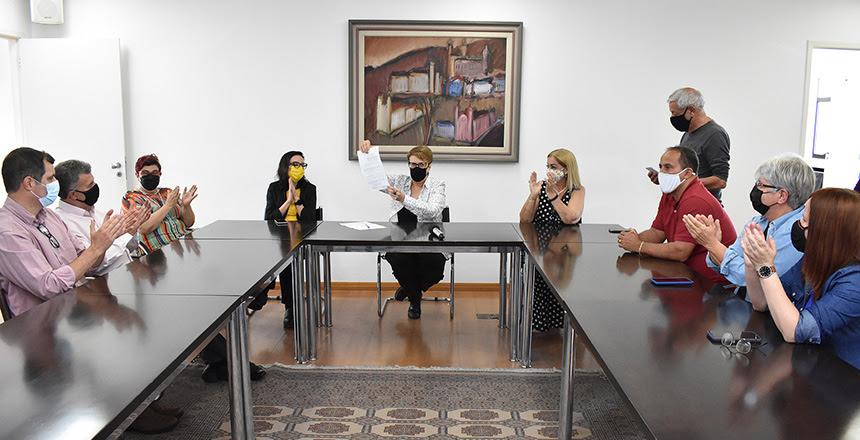 Prefeita sanciona lei que regulariza o Conselho Municipal de Proteção dos Animais