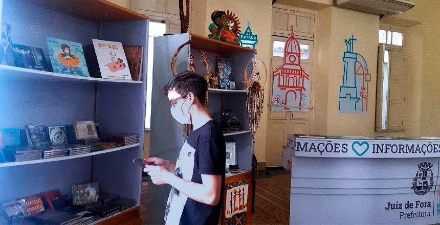 Produtos do Programa Cultural Murilo Mendes são distribuídos no Espaço Cidade