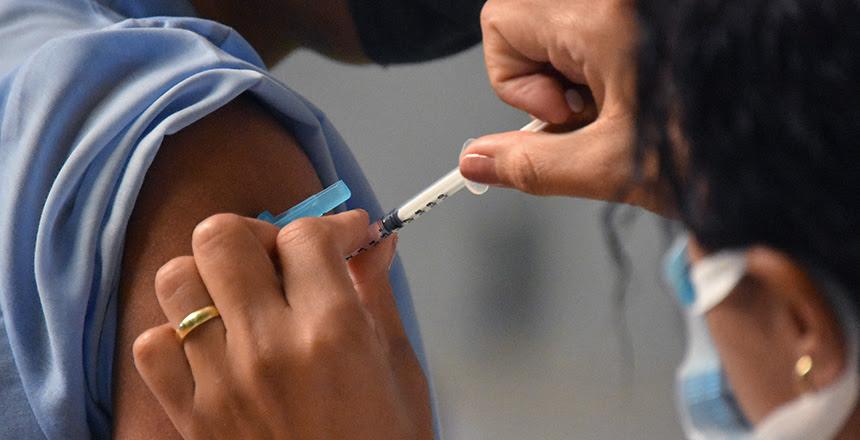 Vacinação contra a Covid-19 segue disponível para diversos públicos nesta quinta-feira, 21