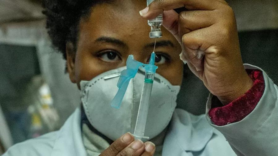 117 milhões de brasileiros completam vacinação
