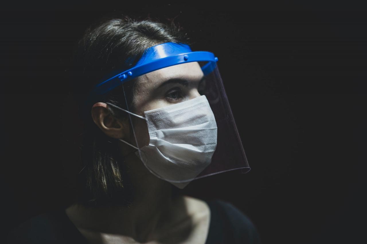 Antes de 80% de imunizados não é hora de tirar a máscara, diz infectologista