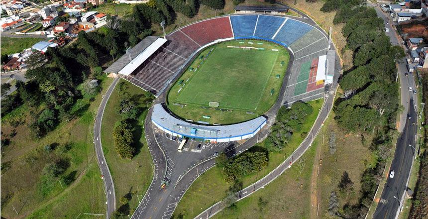 Estádio Municipal recebe último jogo do Manchester na fase classificatória
