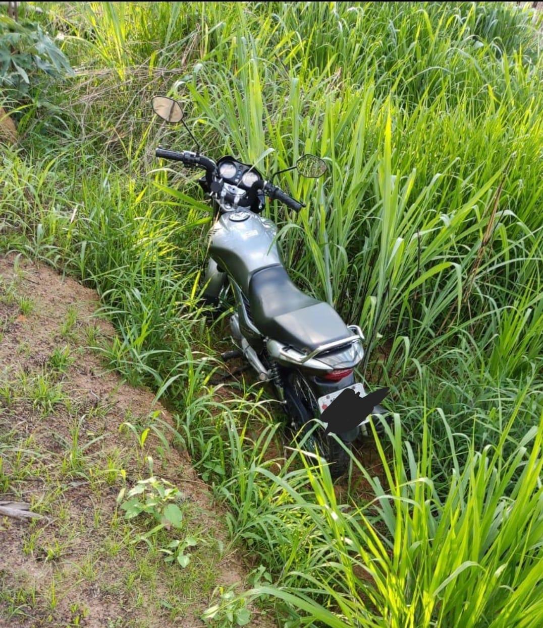 Motocicleta abandonada na zona rural de Visconde do Rio Branco era produto de roubo