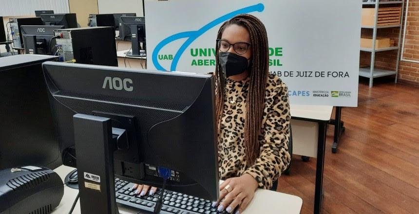 Pesquisa nacional de opinião avalia três cursos do Polo UAB/JF com 4 estrelas