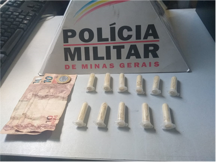 Polícia Militar apreende drogas em Ubá