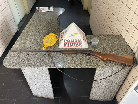 Homem é preso por porte ilegal de arma de fogo em Leopoldina