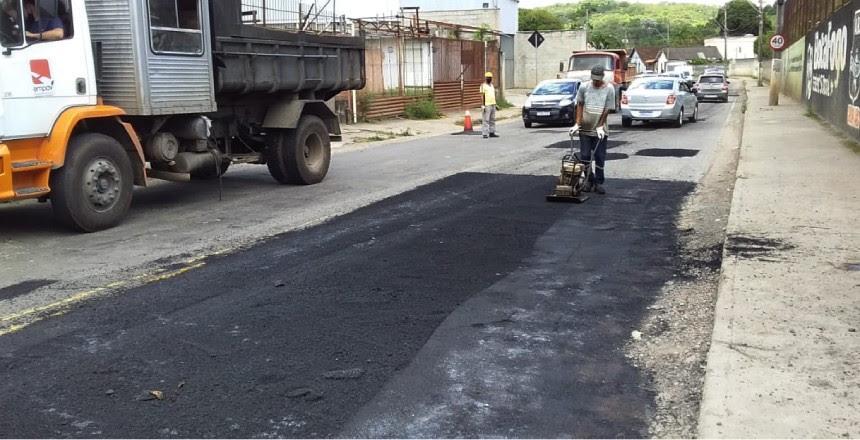 Programa Boniteza segue com Operação tapa-buracos na Avenida Juiz de Fora