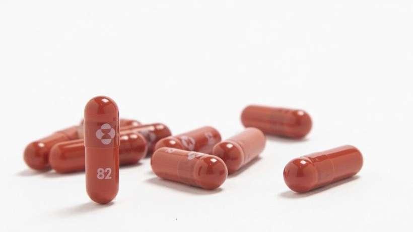 Reino Unido aprova pílula contra COVID-19 da Merck