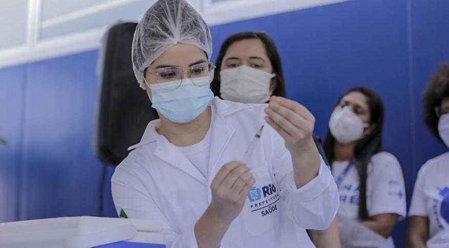 Rio fará pesquisa para verificar eficácia da dose de reforço em maiores de 18 anos