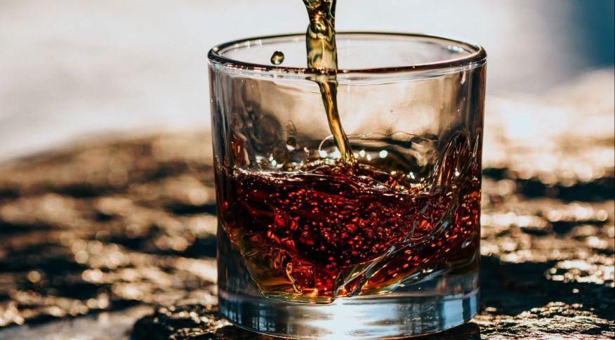 Transplante de fígado por consumo de álcool dispara na pandemia, mostra estudo nos EUA