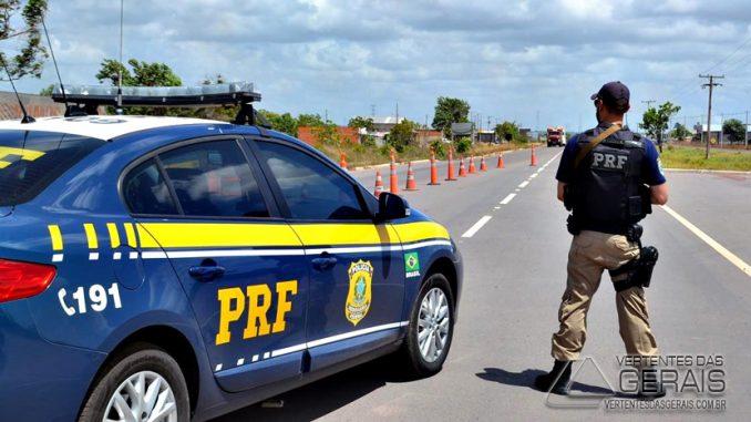 Acidente envolvendo automóvel e ônibus causa 5 mortes e dois feridos na BR 040